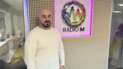 Muhammed Karaosman u studiju Radija M  premijerno predstavio novu pjesmu “Sreću stavi na sigurno”