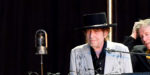 Bob Dylan nakon što je koristio mašinu za automatsko potpisivanje, uputio javno izvinjenje