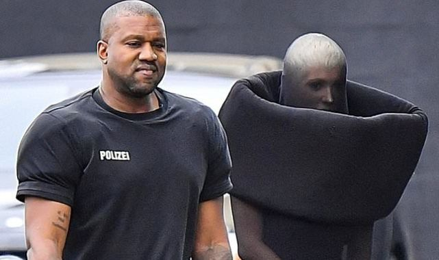 Kanye West ponovo izazvao šok javnosti: Ulicom hodao bos i grlio se s “neprijateljem”