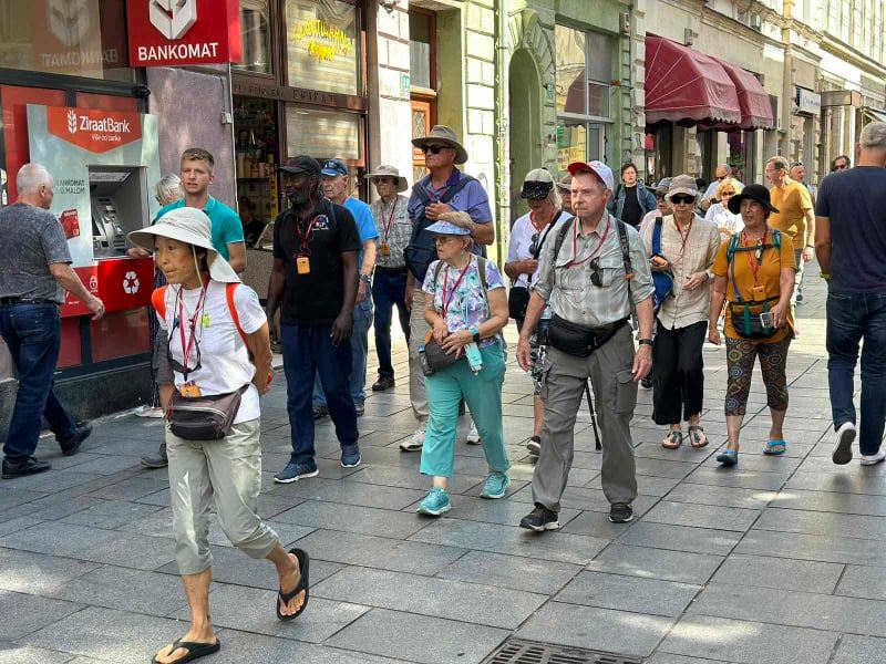 Ulice Sarajeva preplavili turisti