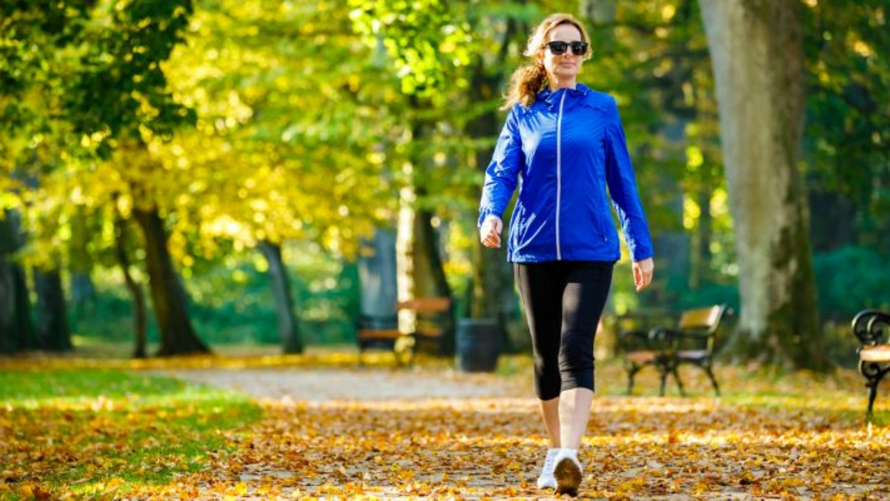 Hodanje smanjuje rizik od rane smrti, čak i ako sjedite ostatak dana