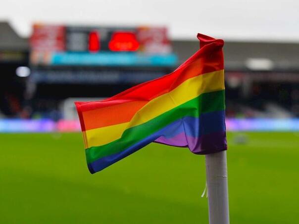 Veća grupa poznatih fudbalera će uskoro javno objaviti da su homoseksualci