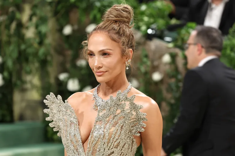 Jennifer Lopez zasjala na Met Gali: Istakla sve svoje atribute