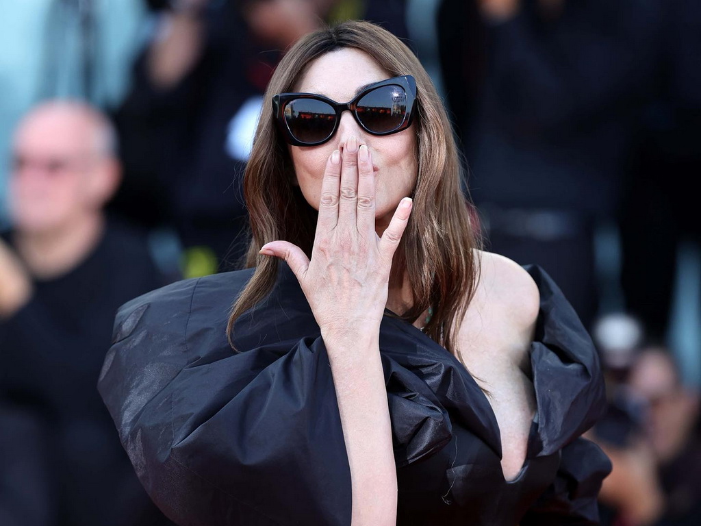 Monica Bellucci oduševila prirodnom ljepotom i raskošnim oblinama