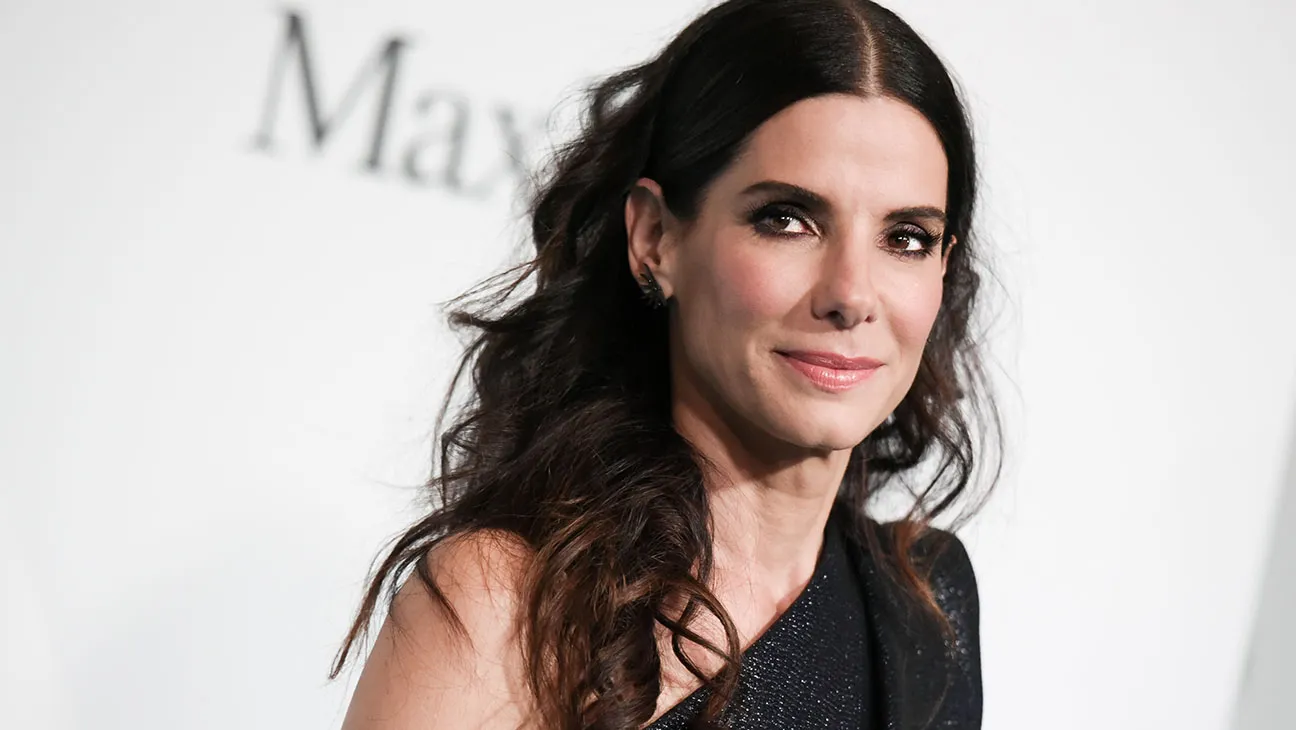 Sandra Bullock na čudan način uklanja bore oko očiju