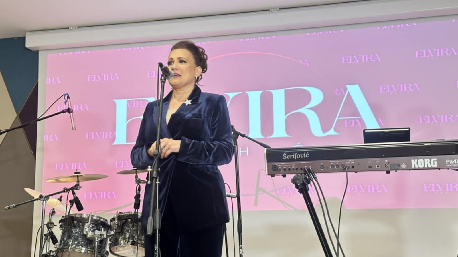 Elvira Rahić na gala promociji predstavila novu pjesmu “Ne odustajem” i najavila solistički koncert u Sarajevu