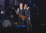 Paul McCartney i Ringo Starr okupljaju Beatlese tokom koncerta u Londonu