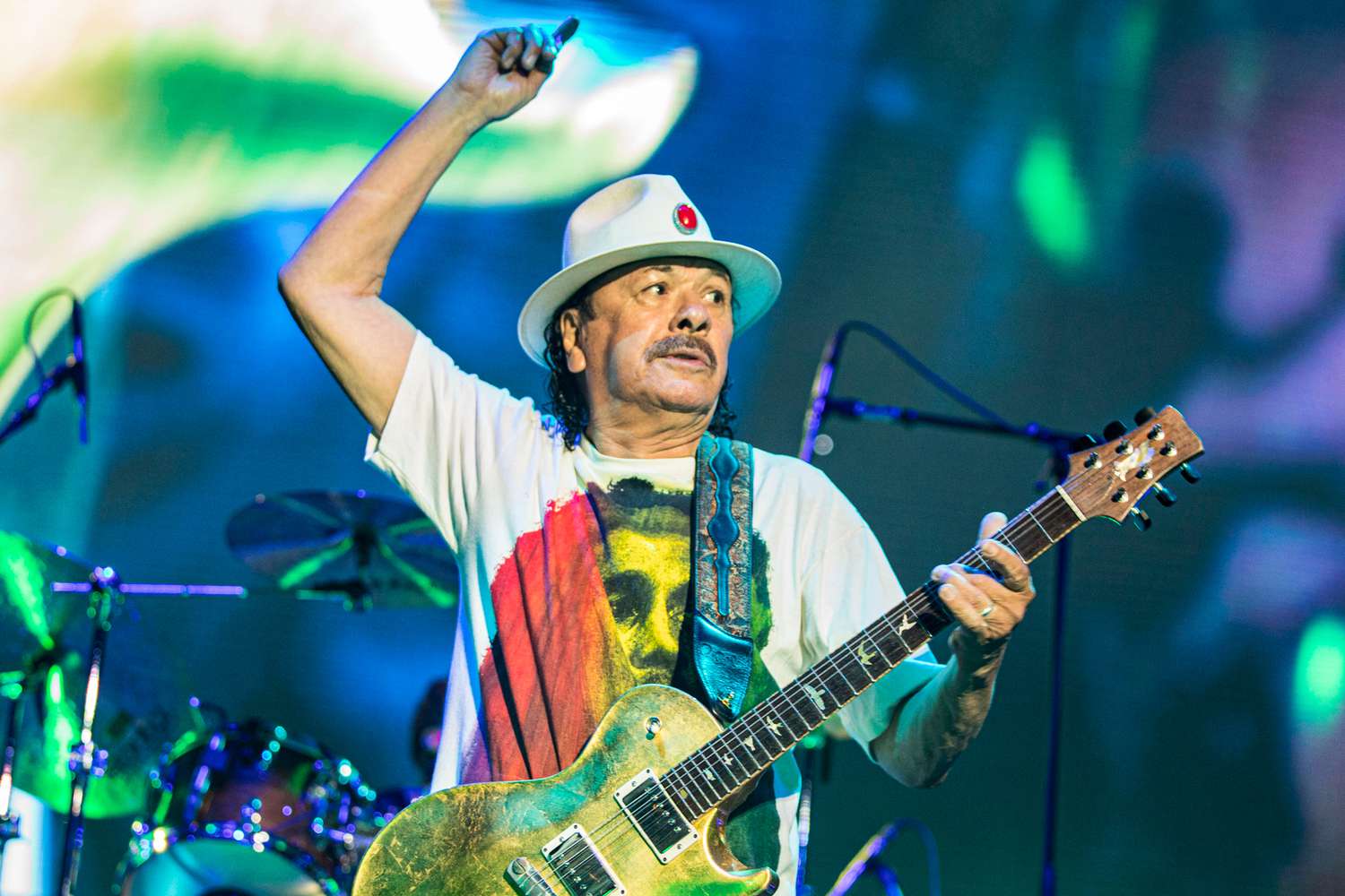 Carlos Santana izazvao priče i nagađanja o nastupu na Glastonbury festivalu