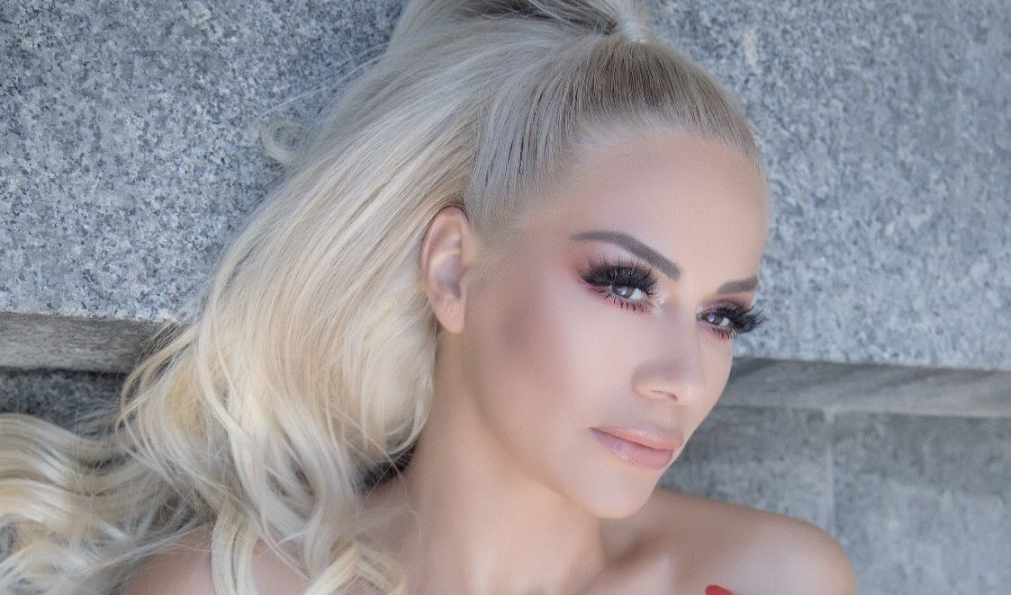 Selma Bajrami za Radio M Plus: Voljela bih snimiti duet sa Severinom ili Indirom iz Colonie