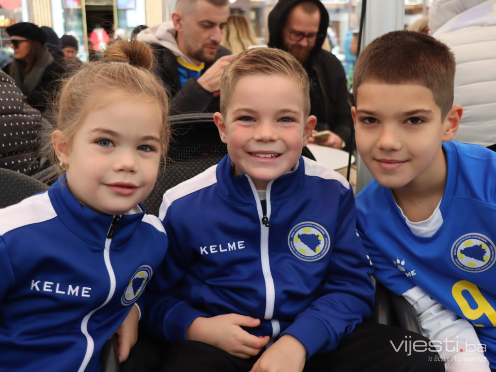 Video: Najslađa podrška Zmajevima u Beču “objavila” početni sastav