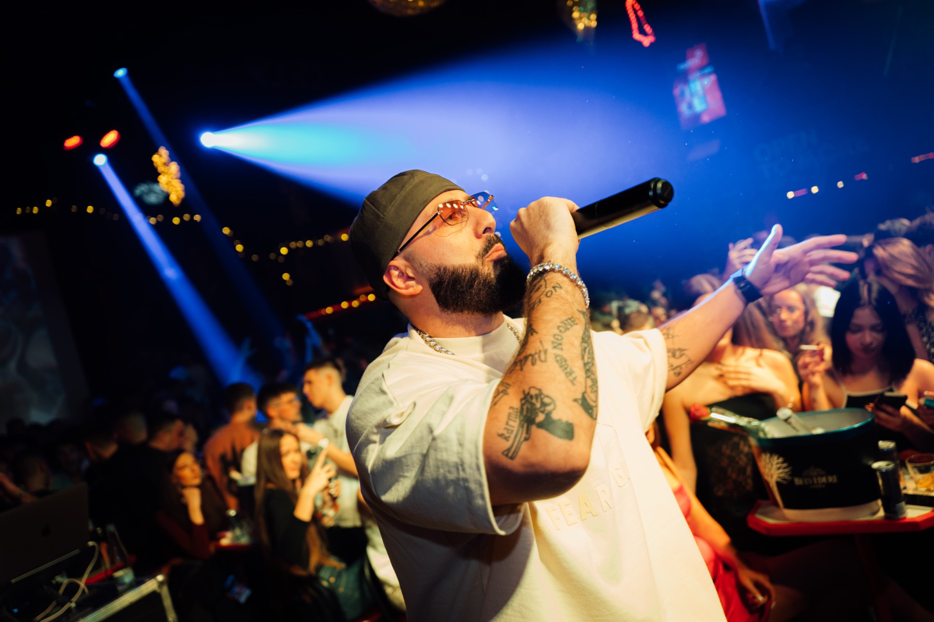 Sajfer nastavlja rušiti rekorde sa novim pjesmama, vrijeme je da u Sarajevu pjeva u najvećim dvoranama