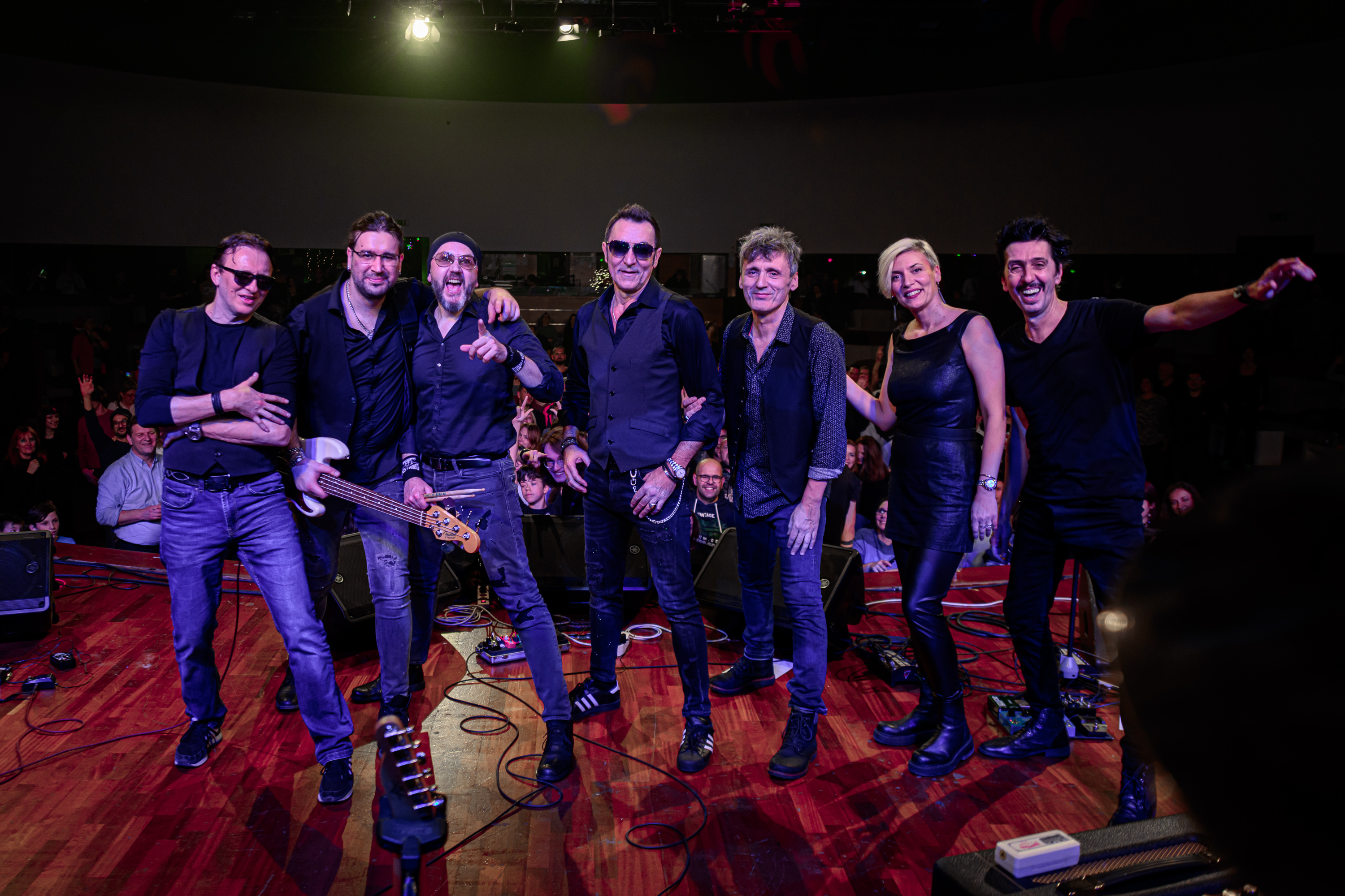 (VIDEO) BOMBAJ ŠTAMPA PREMIJERNO PREDSTAVILA NOVU PJESMU I SPOT „BILO JE PRAVO DOBRO“