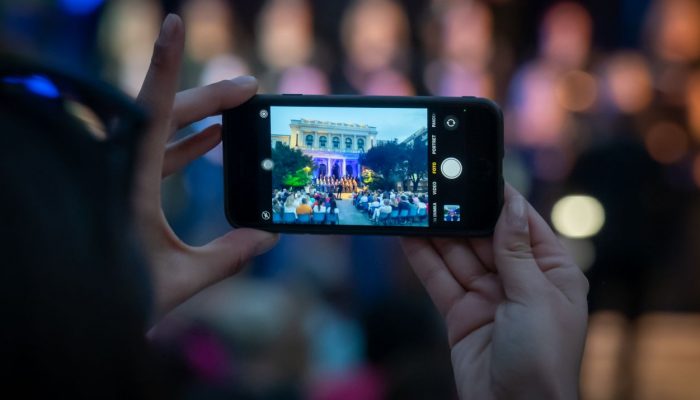 1717961482-kultura-na-ulice-2024-na-pozorisnom-trgu-susan-sontag-izveden-spektakularan-koncert-hora-opere-narodnog-pozorista