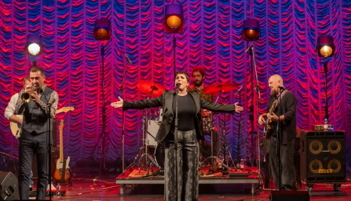 1738267234-pozorisne-notte-izveden-spektakularan-koncert-benda-balkan-zoo-nina-coric