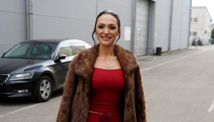 50039_pink-dolazak-muzicara-24122020-0067_fmob