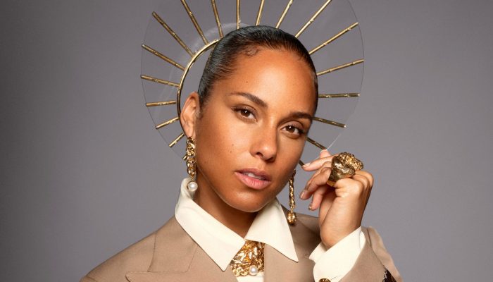 ALICIA_KEYS_04_BEAUTY_WIDE_MID-02_0501-copia-2-e1639520285278