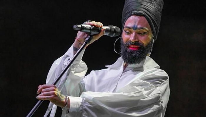 bozo-vreco-nastupio-u-osijeku-dobio-i-buket-ruza-bozovreco-osijek-2_64f81b27947bf