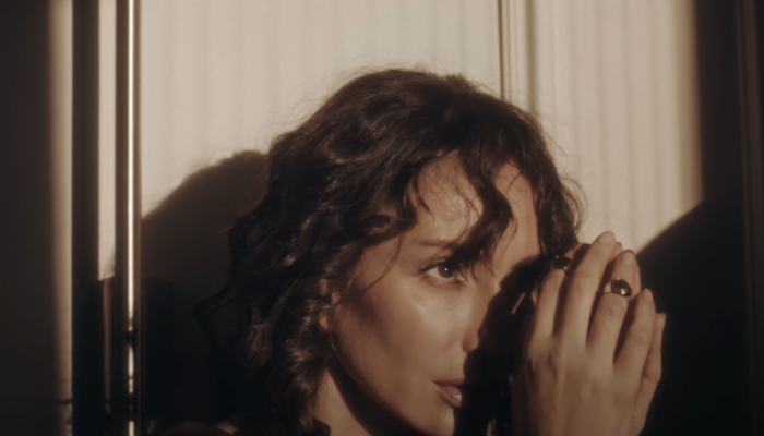 emina-jahovic-objavila-novu-pjesmu-zidovi-screenshot-2024-01-20-182614_65ac01c76ba1f