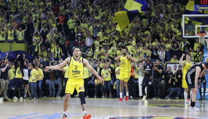 Krenuo je euroligaški play-off i u prvim utakmicama su favoriti sačuvati prednost domaćeg terena i približili se pobjedama korak bliže Final Fouru. Za otići u Abu Dhabi trebaju tri pobjede. Nadir Hifi dugo je svojom energijom davao nadu Parisu, debitantu u Euroligi, naravno i u doigravanju, no Fenerbahče je uspio izboriti uvodnu pojedu od 83:78 i u petak će nastojati napraviti dvije trećine posla. Isto se nada Panathinaikos, koji je iščupao pobjedu nad Efesom (87:83). Efes je imao čak dva puta u trećoj četvrtini 12 poena viška, ali Panathinaikos je imao sjajnog Juancha Hernangomeza, a Jerian Grant, koji je bio bez poena, stavio je ključnu tricu za 85:80 na pola minute do sirene. (Vijesti.ba)