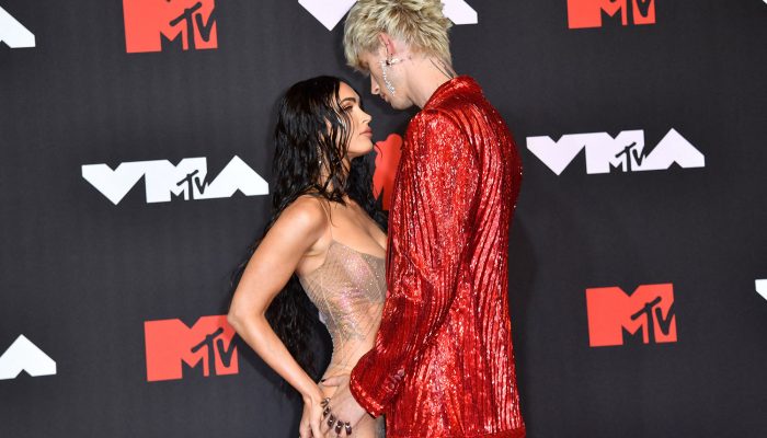 US actress Megan Fox (L) and US singer Machine Gun Kelly arrive for the 2021 MTV Video Music Awards at Barclays Center in Brooklyn, New York, September 12, 2021. (Photo by ANGELA  WEISS / AFP) (Photo by ANGELA  WEISS/AFP via Getty Images)