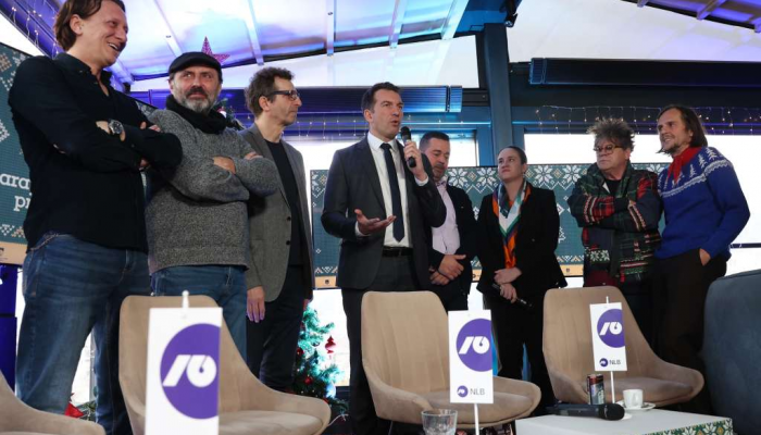 Crvena Jabuka, Bombaj štampa, Laka i Lela, Zabranjeno pušenje