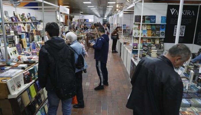 izdavacki-poduhvat-godine-izabrana-djela-alije-isakovica-u-11-knjiga-bosnjackog-instituta-l-8297f7ffe0652d29403b4cf08659f742_67fd13fd63d22