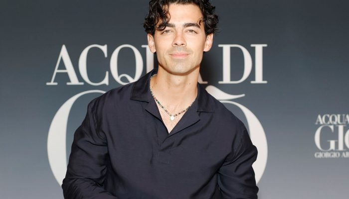 joe-jonas-tout-103023-a67336ab6bfd4bbfbc16d7e8612729a8