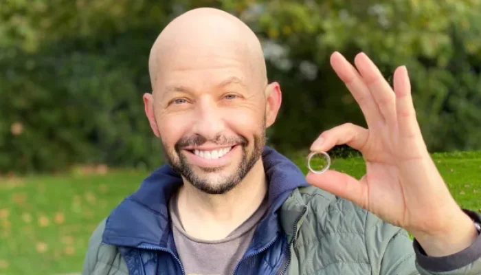 jon-cryer-with-recovered-wedding-ring-vancouver