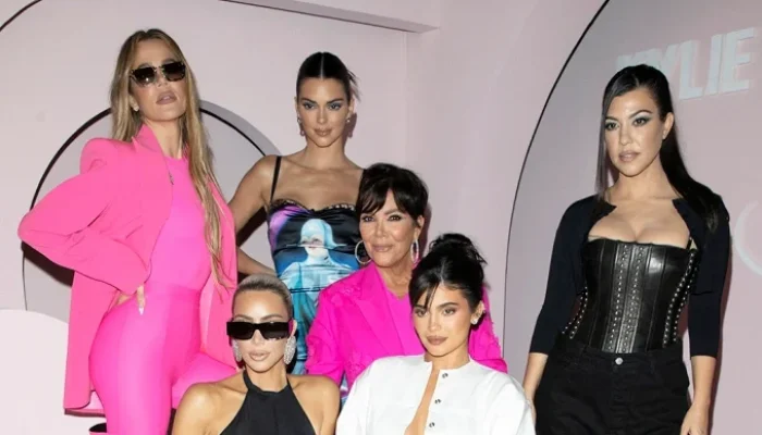 kardashian-jenner-family-kim-kardashian-kylie-jenner-cosmetics-party-mega