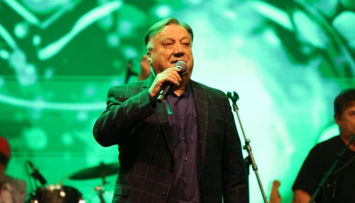 koncert-halida-beslica-na-krcatom-trgu-slobode-u-tuzli-halidbeslic_66fdb64bc27c5