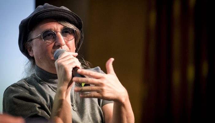 Sibenik, 120724.
U Kuci umjetnosti Arsen na dvodnevnom dogadanju u cast Arsenu Dedicu, Arsen, Covjek kao ja, odrzao se panel na kojem je gost bio Sasa Losic Losa.
Na fotografiji: Sasa Losic.
Foto: Nikolina Vukovic Stipanicev / CROPIX