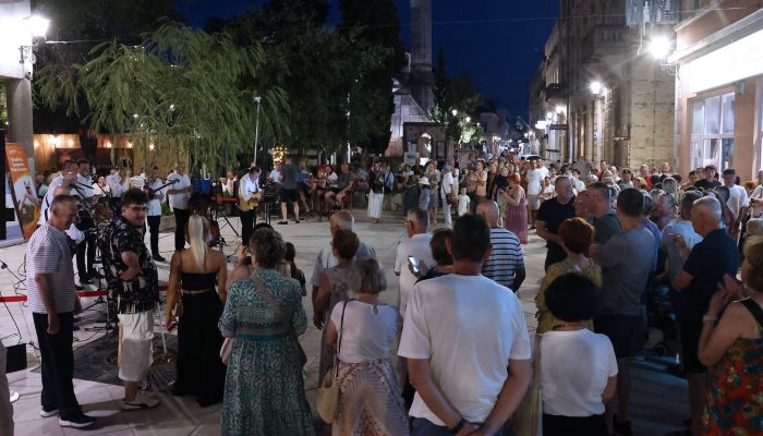 prekrasna-noc-uz-koncert-mostarskih-tamburasa-mo-tamburasi