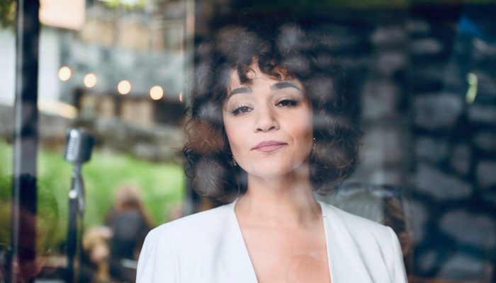 prvijenac-esme-numanovic-jedanaest-novih-pjesama-na-bh-sceni-esma-numanovi-promocija-albuma-blista-1-_662cb0f926232