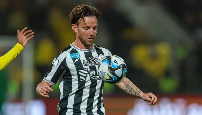 rakitic-con-la-camiseta-de-al-shabab