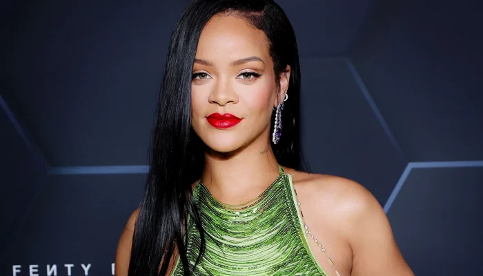 rihanna-fenty-beauty-billboard-1548