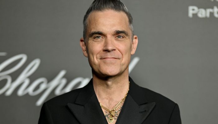 robbie-williams-weight-loss-102823-tout-44b66e1fa75f49fca1d5321b6eb4e623