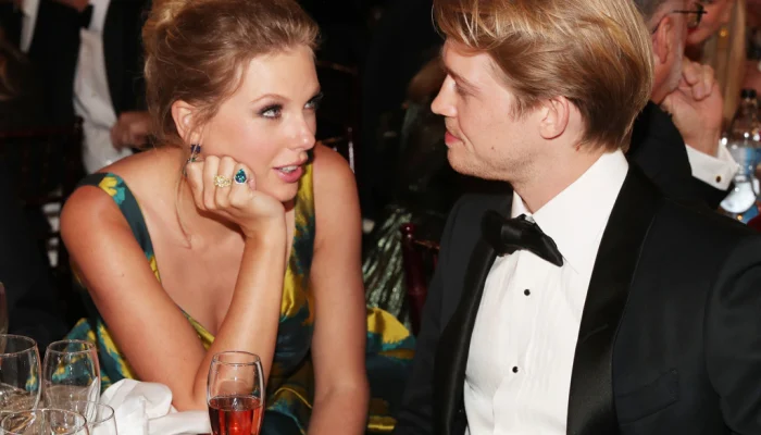 rs_1024x759-210317121925-1024-Taylor-Swift-Joe-Alwyn-Golden-Globes-mp